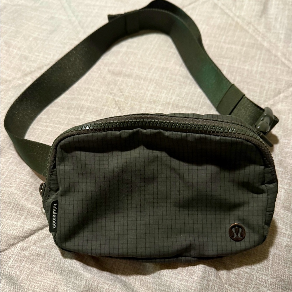 lululemon athletica women’s crossbody Bag